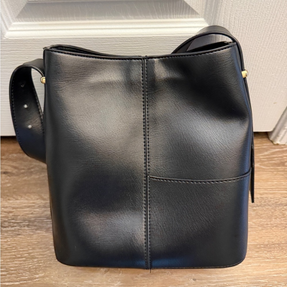 HUNDRED Japan Black Leather Bucket Shoulder Bag Gold Hardware Gancini Lock - Picture 2 of 11